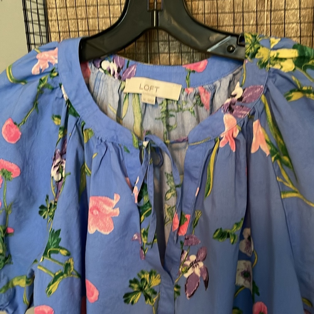 Loft puff sleeve floral top medium - Picture 2 of 4